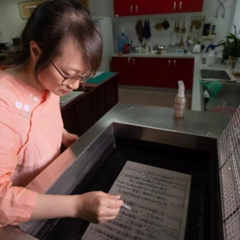 纸浆补洞技术：让破损档案 “重获新生” 的现代魔法